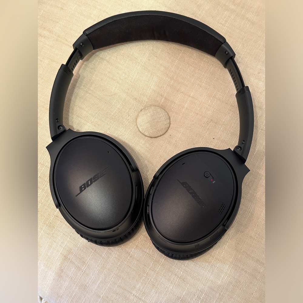 Bose over ear noise cancellation wireless headphones